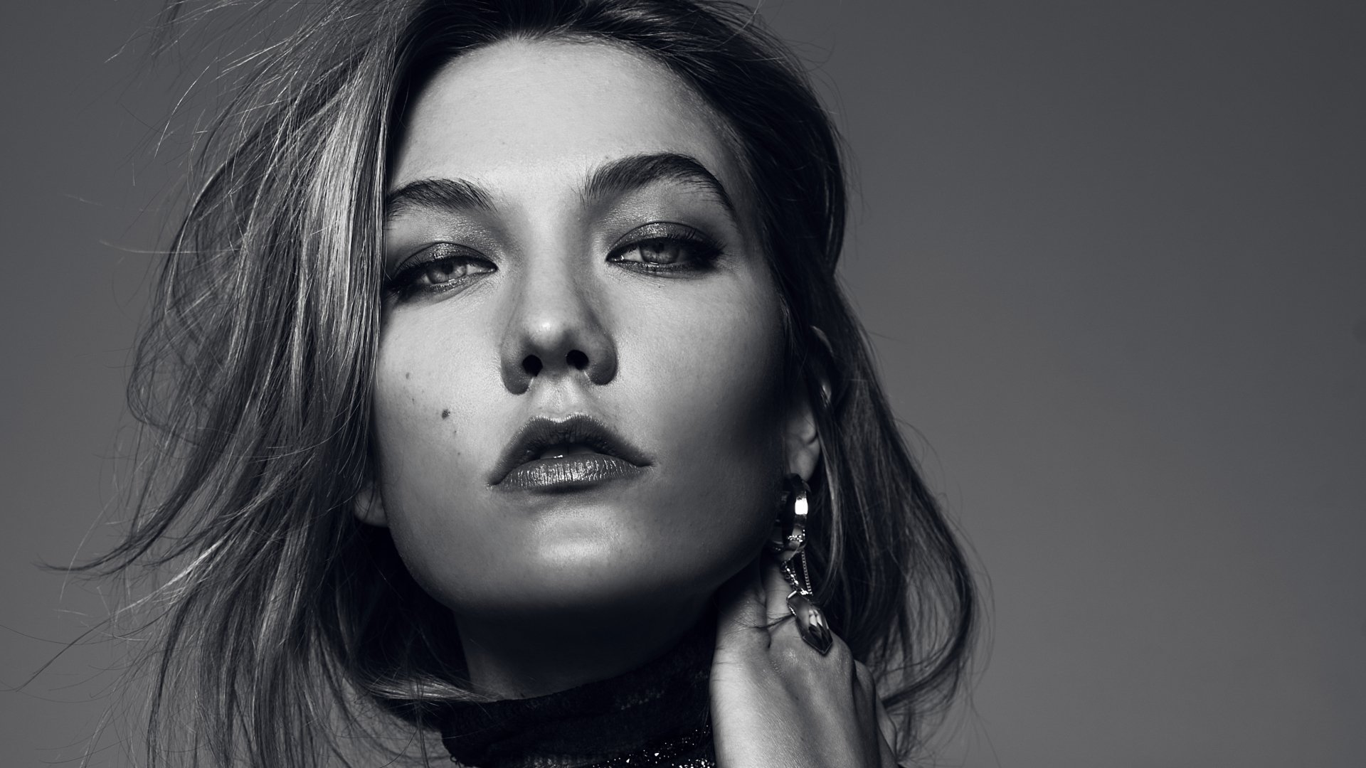 Download Monochrome Celebrity Karlie Kloss 4k Ultra HD Wallpaper
