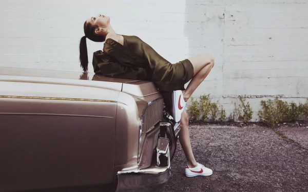 car Celebrity Bella Hadid HD Desktop Wallpaper | Background Image