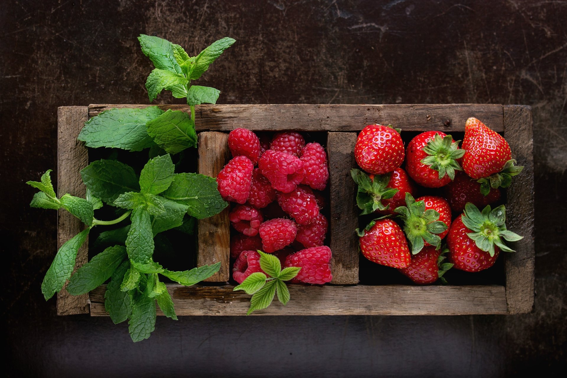 Mint & Berry Harmony — 4K Still Life Wallpaper | 5078x3385 | Wallpaper ...