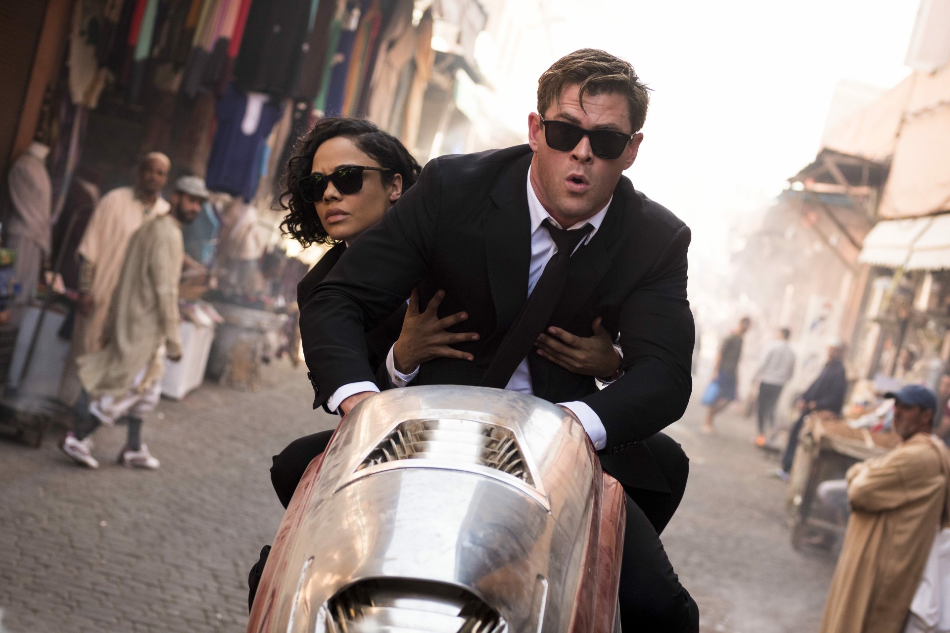 Download Chris Hemsworth Tessa Thompson Movie Men In Black: International 4k Ultra HD Wallpaper