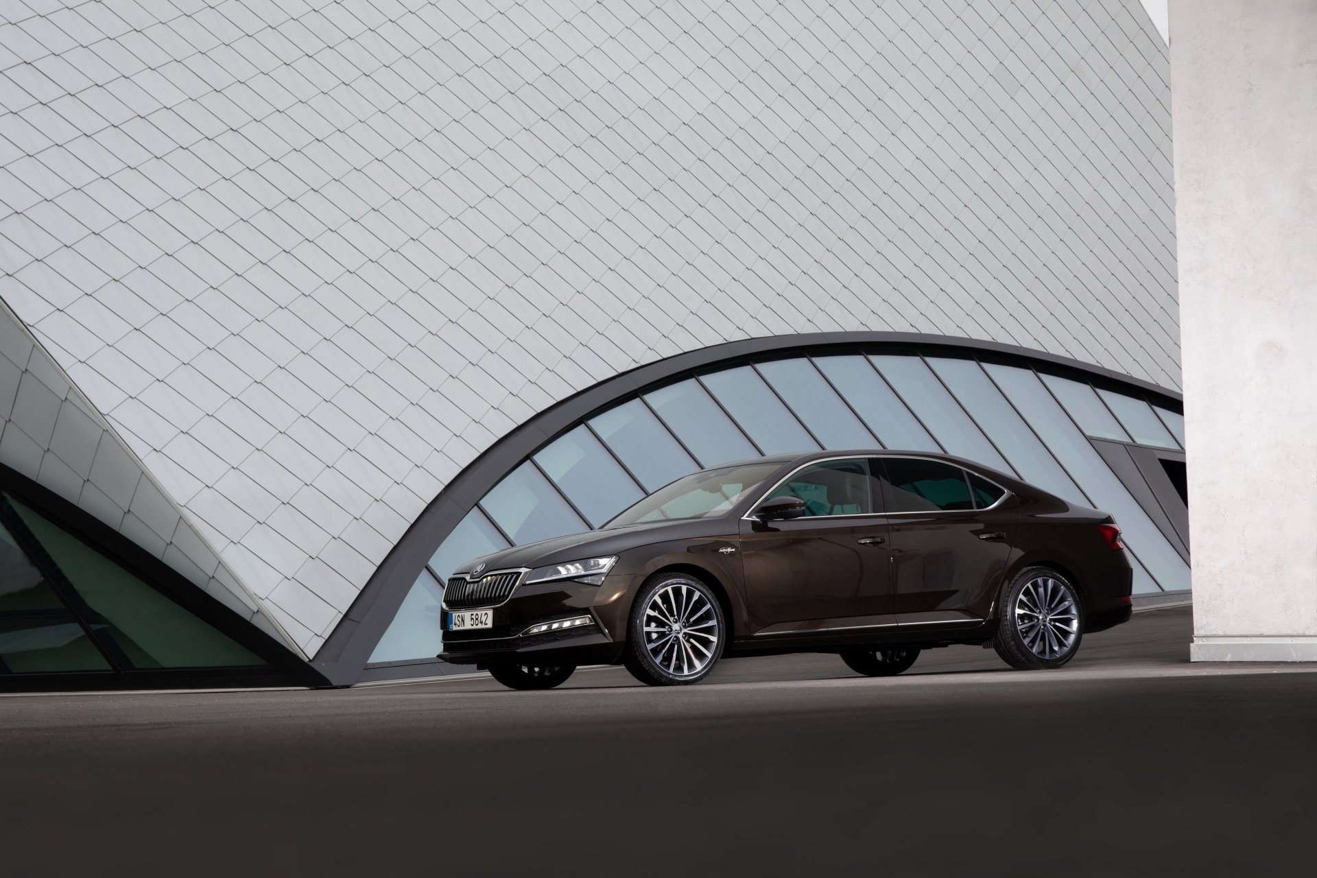 Download Compact Car Black Car Car Skoda Vehicle Skoda Superb 4k Ultra HD Wallpaper