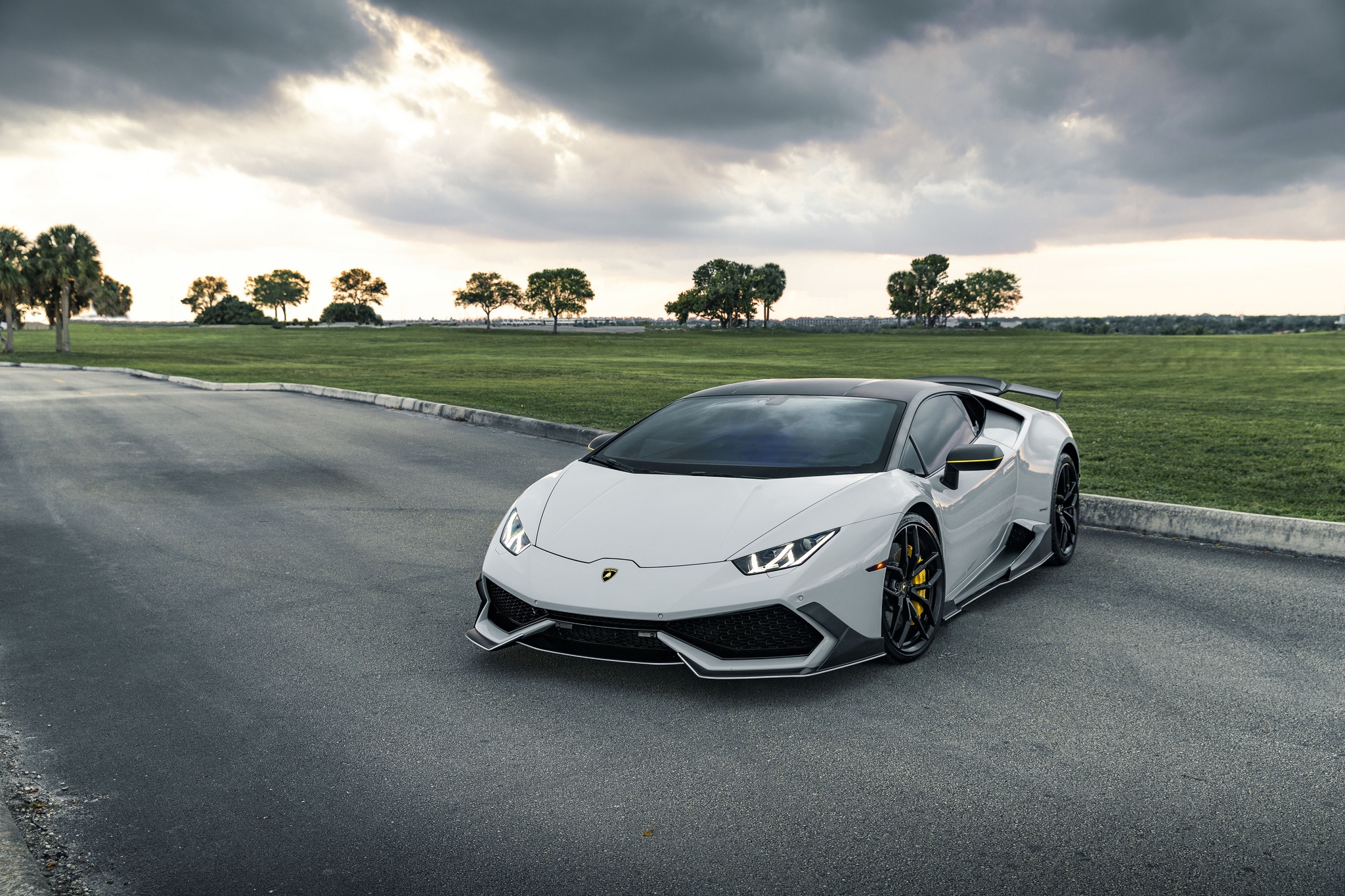 Lamborghini Huracan Р±РµР»С‹Р№