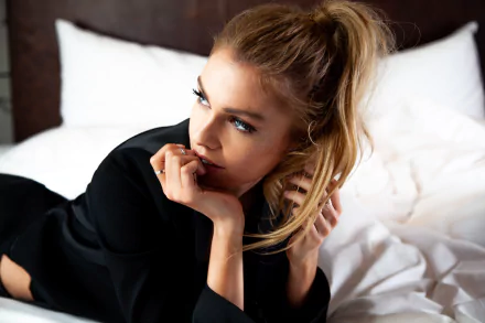 blue eyes blonde fashion model Irish Celebrity Stella Maxwell HD Desktop Wallpaper | Background Image