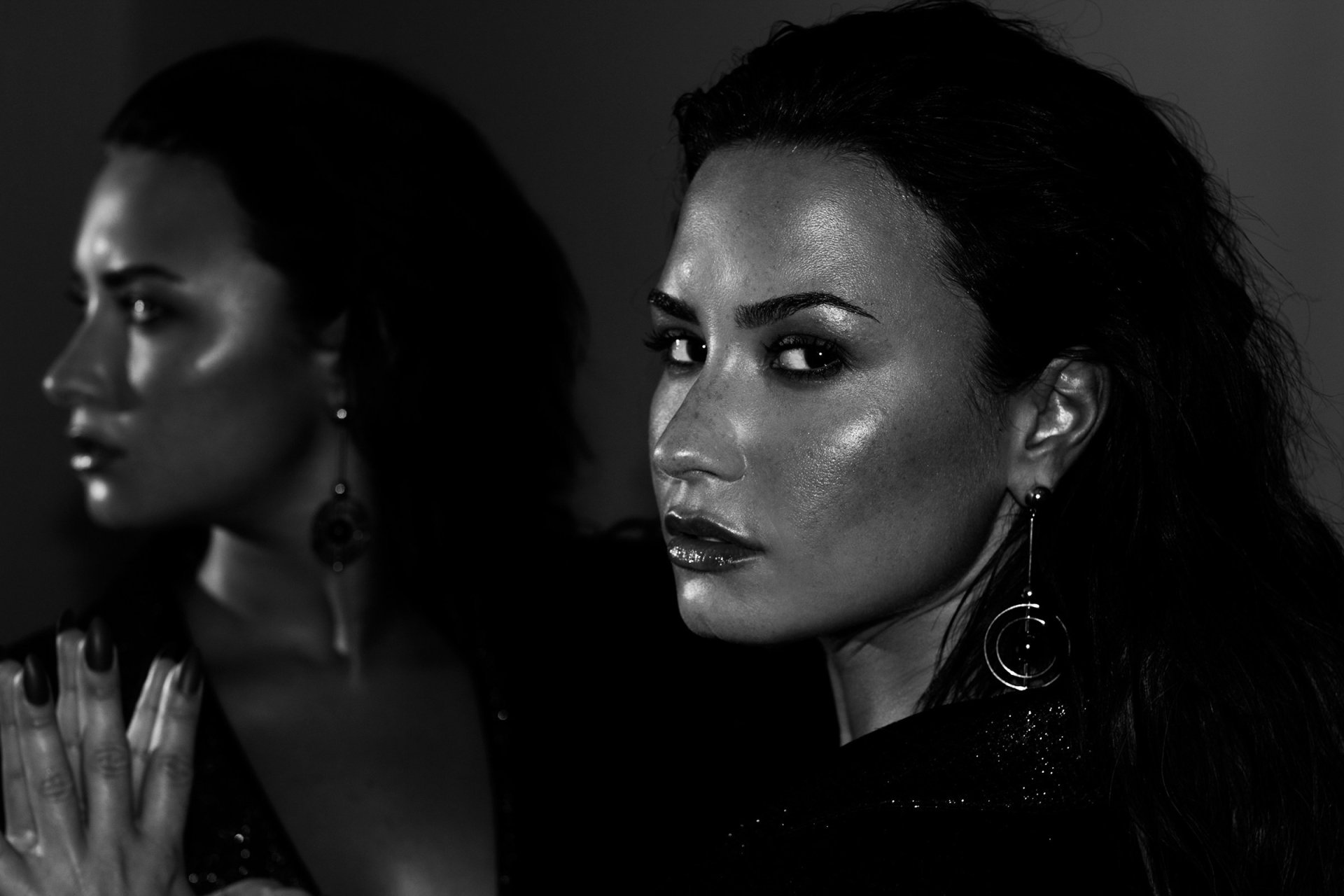Download Lipstick Earrings Singer American Face Black And White Reflection Music Demi Lovato Hd 5446
