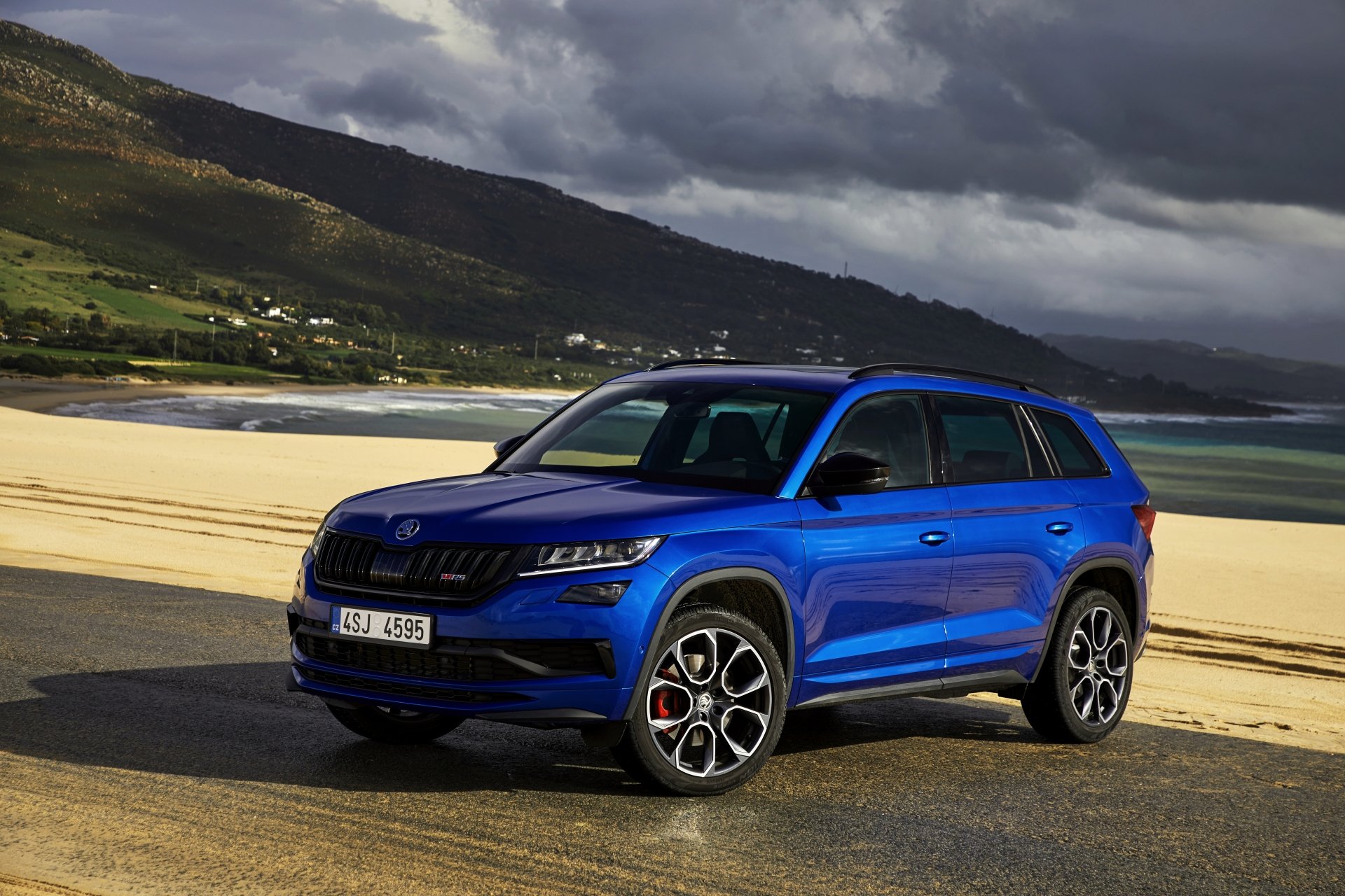 Download Car Skoda SUV Vehicle Skoda Kodiaq 4k Ultra HD Wallpaper