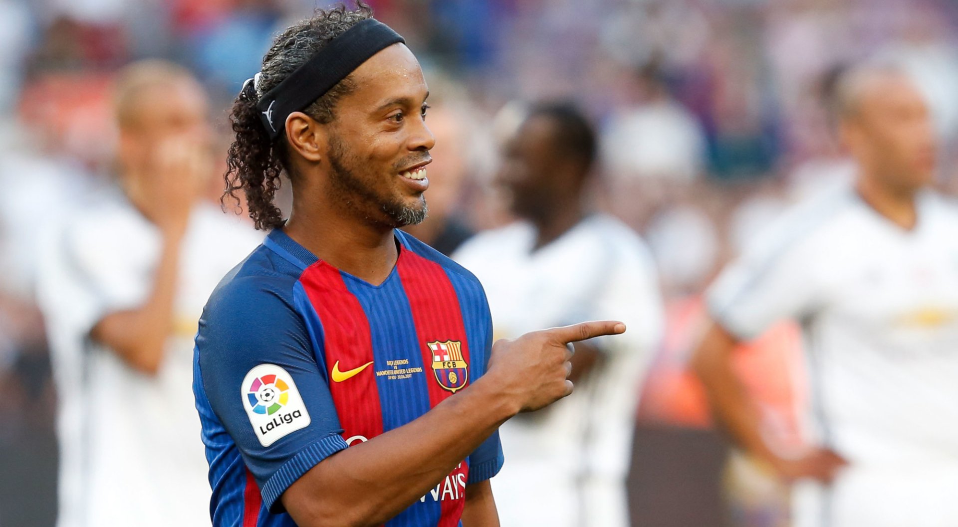 Download Brazilian Soccer Ronaldinho Sports HD Wallpaper