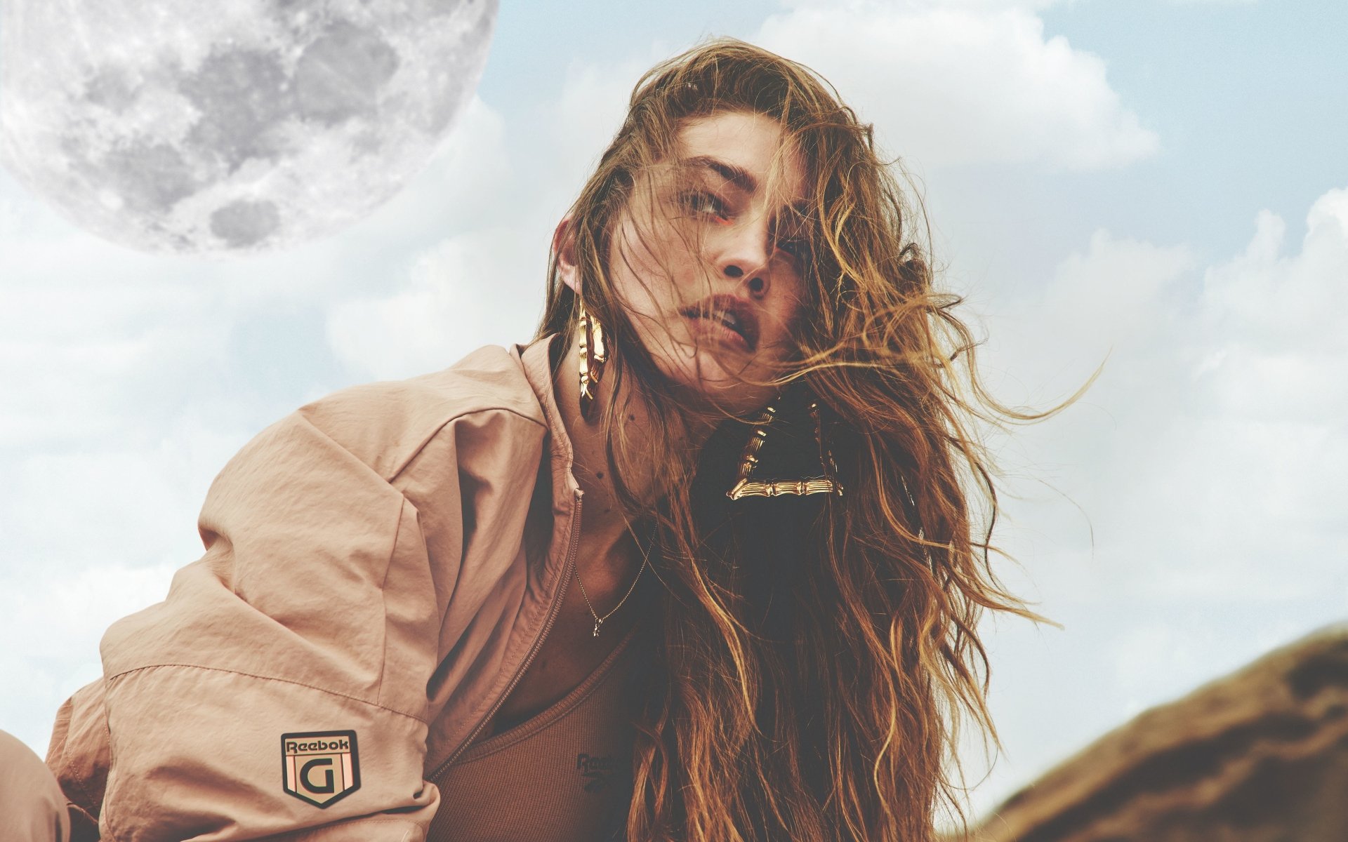 Download Earrings Blonde Model American Celebrity Gigi Hadid 4k Ultra HD Wallpaper