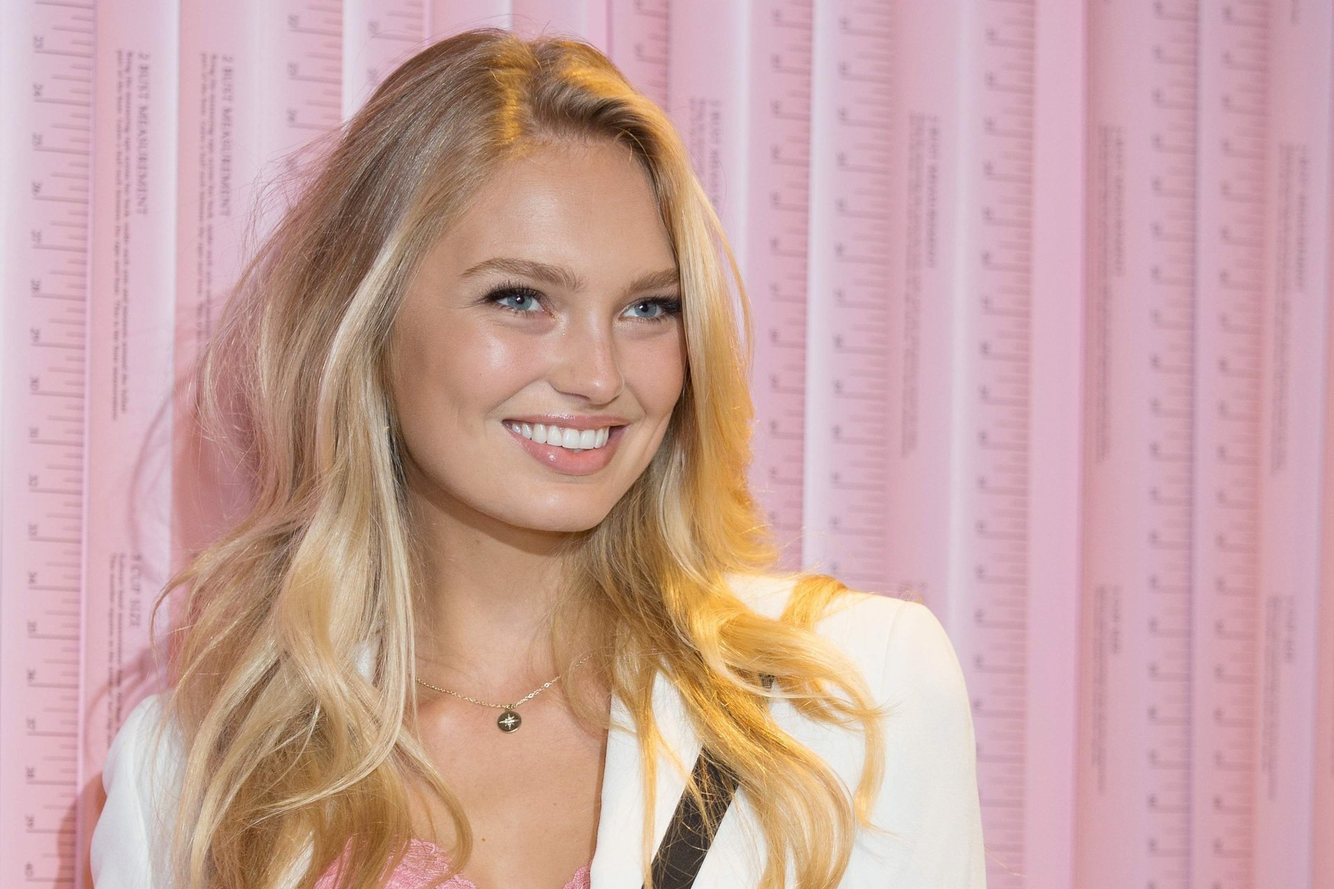 Download Blue Eyes Blonde Dutch Model Smile Woman Romee Strijd HD Wallpaper