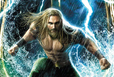 4K Ultra HD PC desktop wallpaper featuring Aquaman from DC Comics, showcasing him breaking through ocean waves with lightning striking in the background.