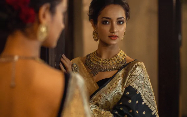 lipstick necklace jewelry saree Bollywood actress Indian brunette Celebrity Shanvi Srivastava HD Desktop Wallpaper | Background Image