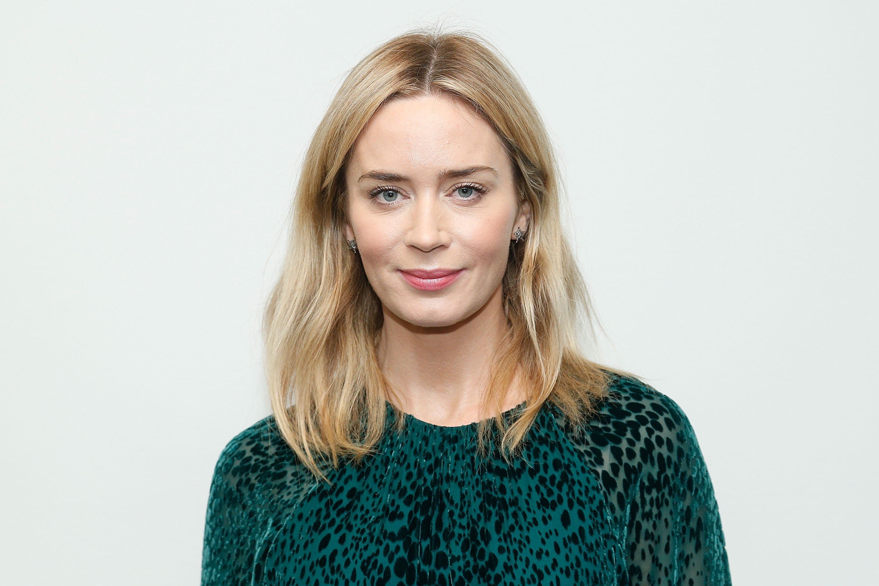 Emily Blunt Hd Wallpaper - vrogue.co