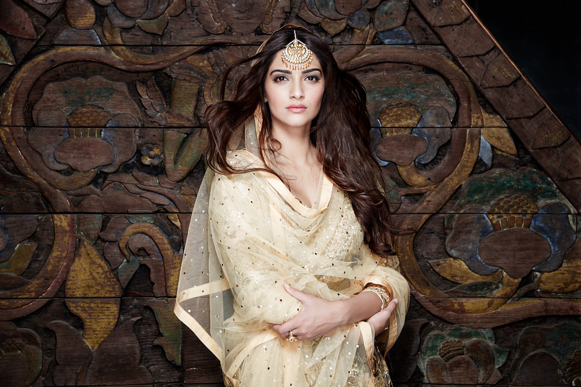 Celebrity Sonam Kapoor HD Wallpaper | Background Image