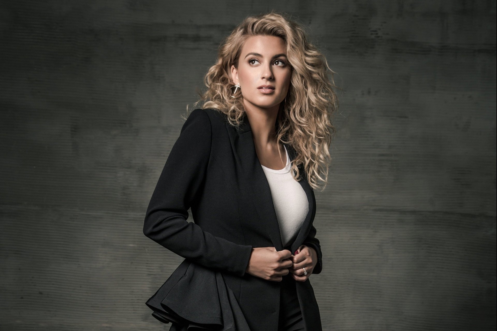 Download Brown Eyes American Singer Blonde Music Tori Kelly HD Wallpaper