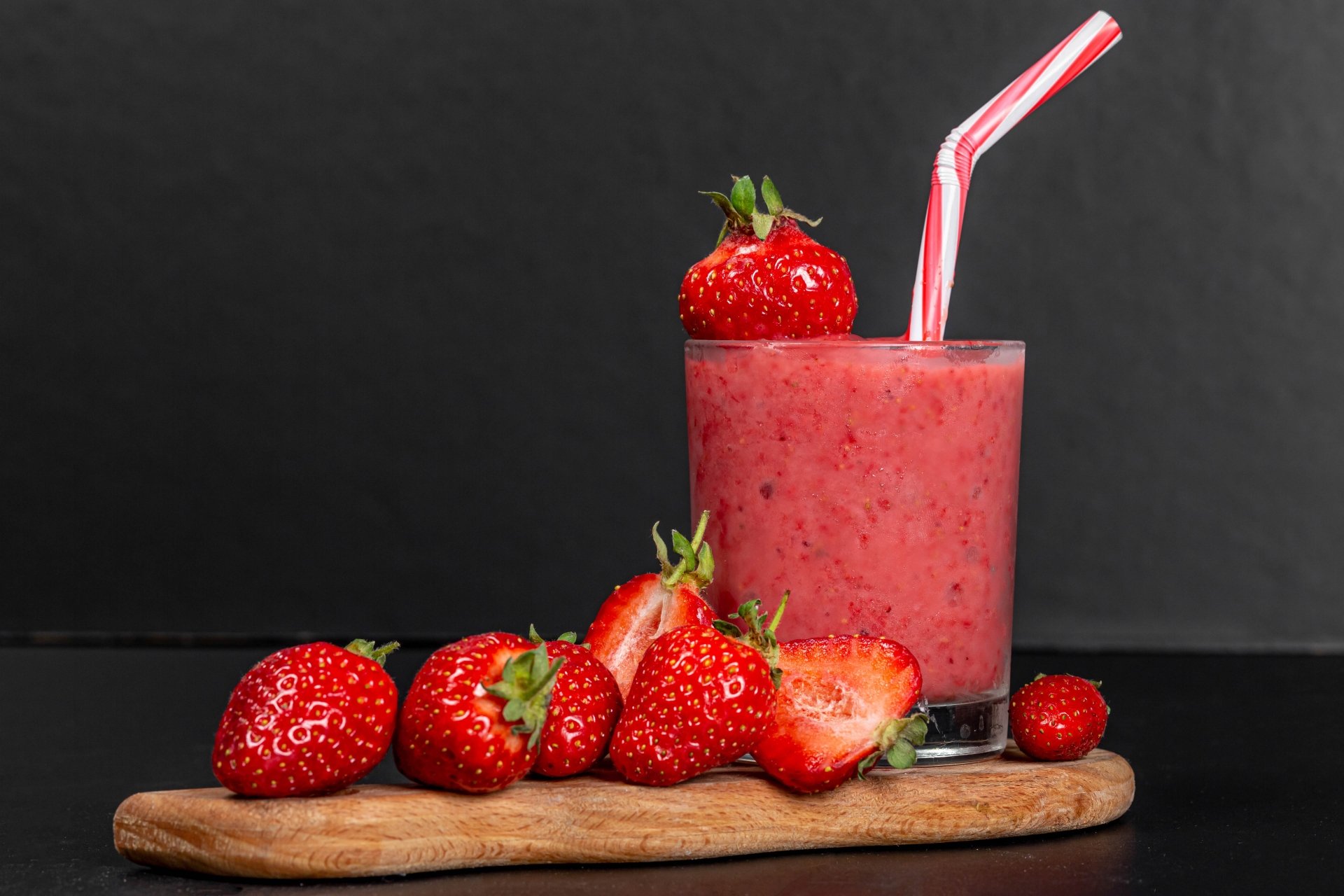 Download Drink Strawberry Berry Glass Food Smoothie 4k Ultra HD Wallpaper download-drink-strawberry-berry-glass-food-smoothie-4k-ultra-hd-wallpaper