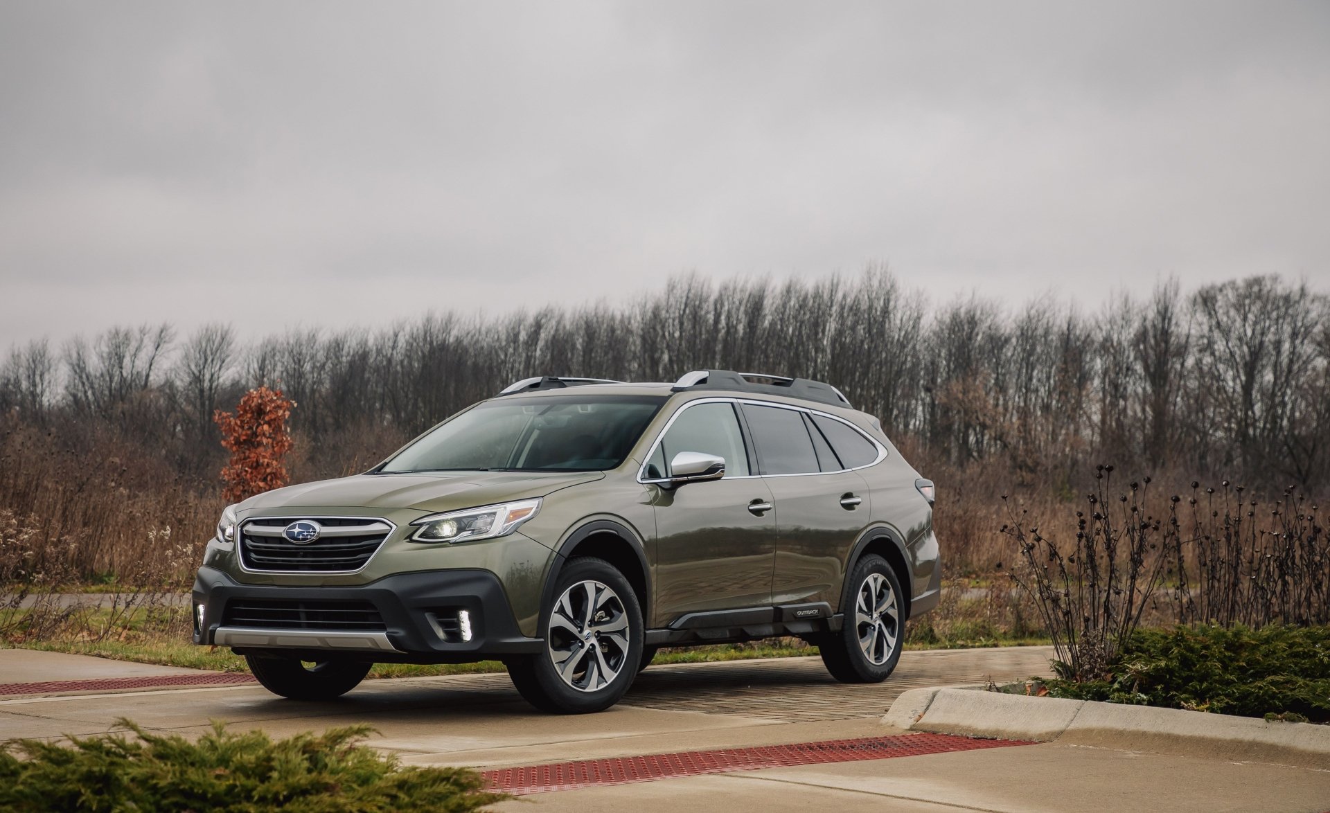 Download Vehicle Subaru Outback 4k Ultra HD Wallpaper