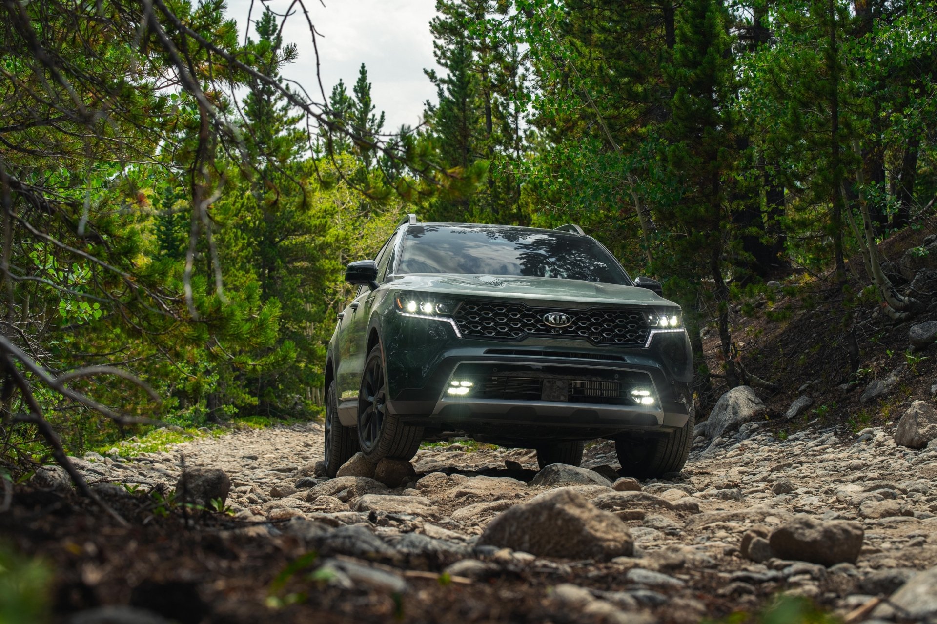 Download Green Car SUV Car Kia Vehicle Kia Sorento HD Wallpaper