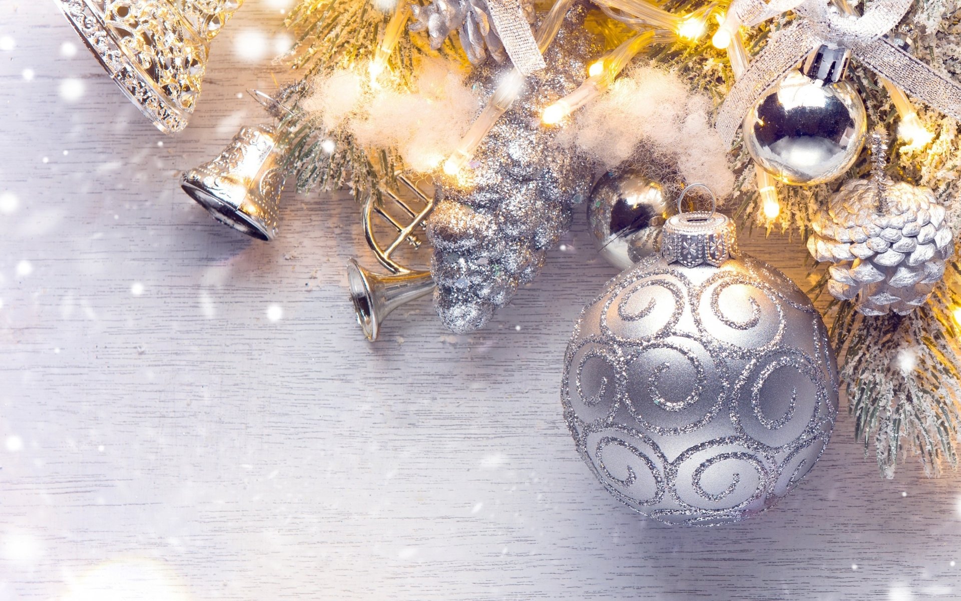 HD PC desktop wallpaper featuring festive Christmas decorations in silver and gold tones with soft, glowing lights and a holiday atmosphere.