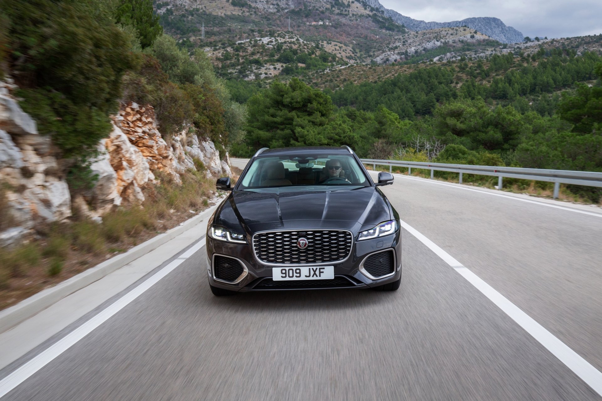 Download Car Jaguar (Car) Vehicle Jaguar XFR-S Sportbrake 4k Ultra HD Wallpaper