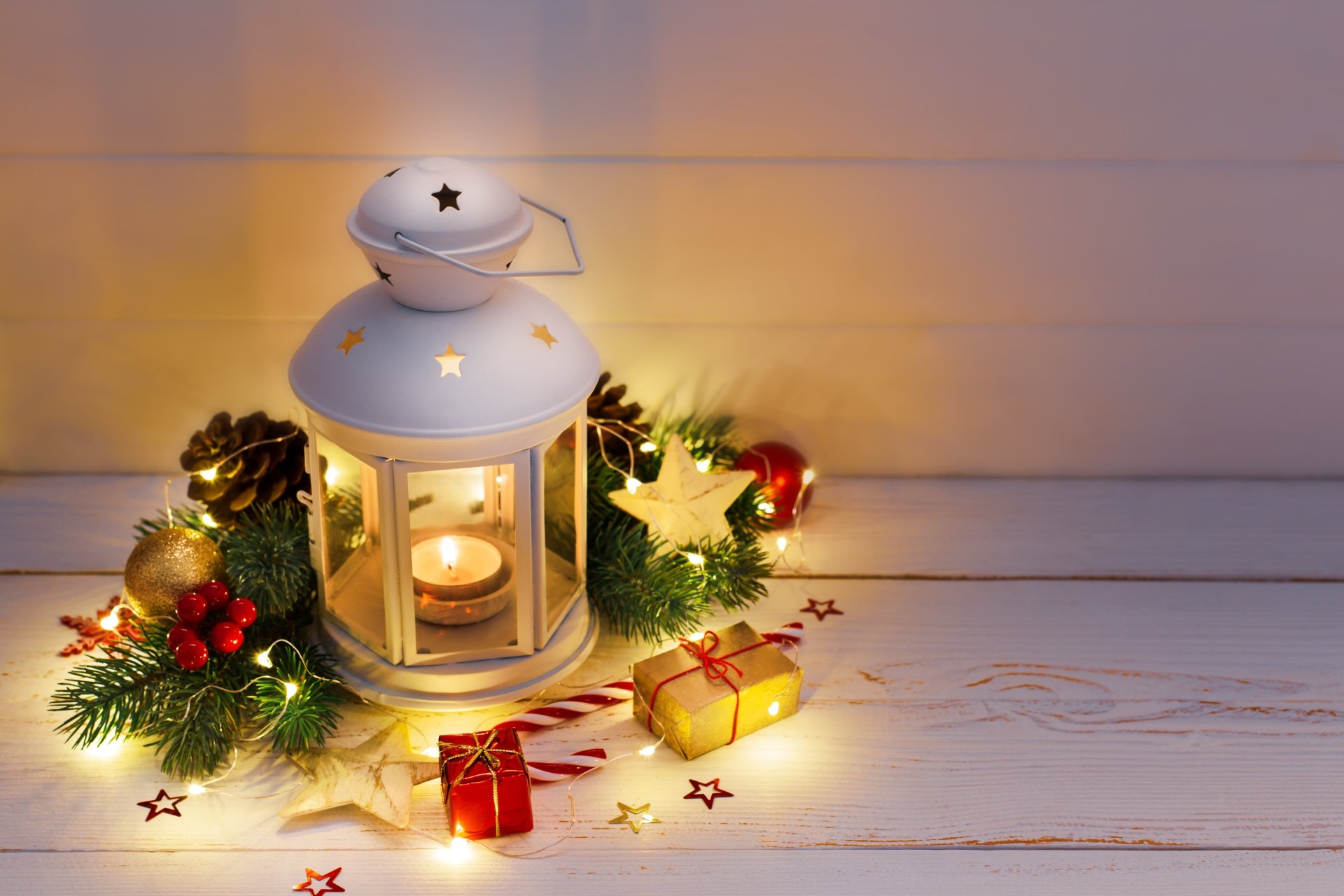 Download Gift Christmas Man Made Lantern 4k Ultra HD Wallpaper