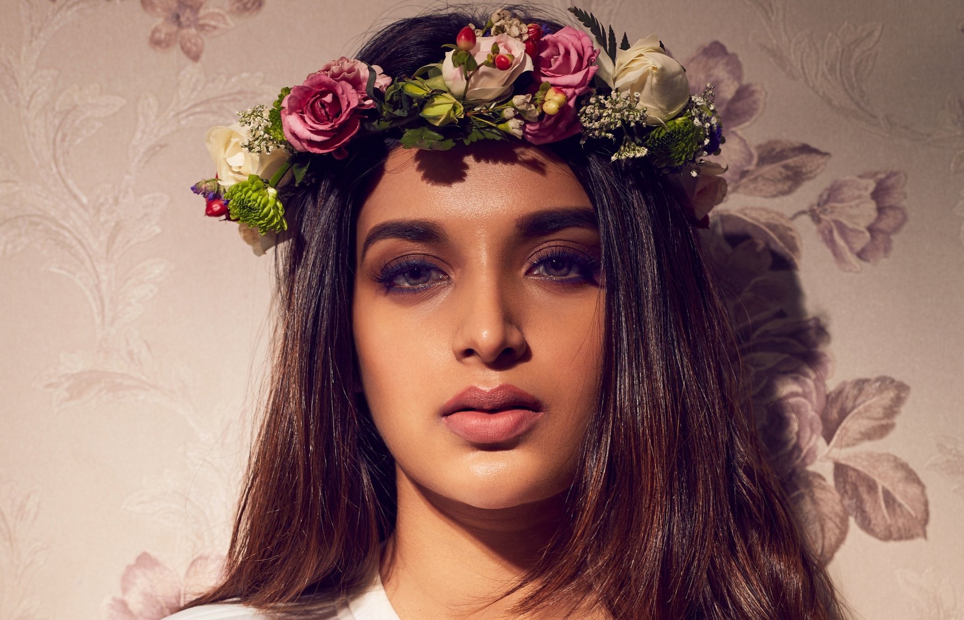 Download Brunette Wreath Face Bollywood Actress Indian Celebrity Nidhhi Agerwal HD Wallpaper