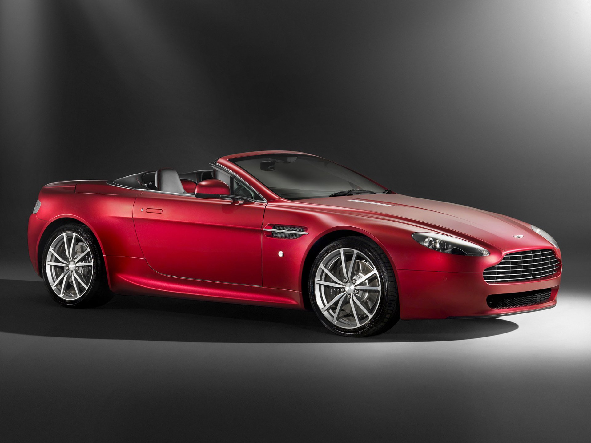 Unparalleled Luxury: The 2010 Aston Martin V8 Vantage