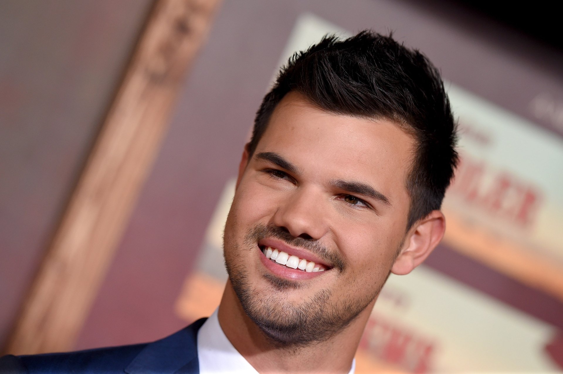Download Celebrity Taylor Lautner HD Wallpaper