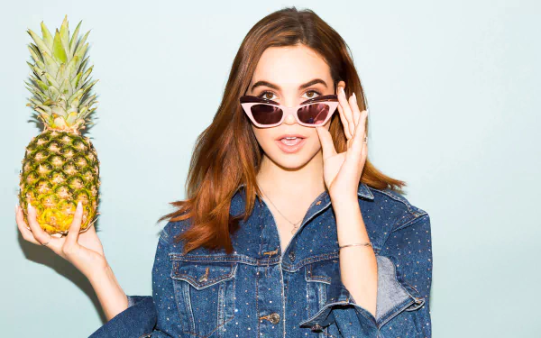 sunglasses brunette actress American Celebrity Bailee Madison HD Desktop Wallpaper | Background Image