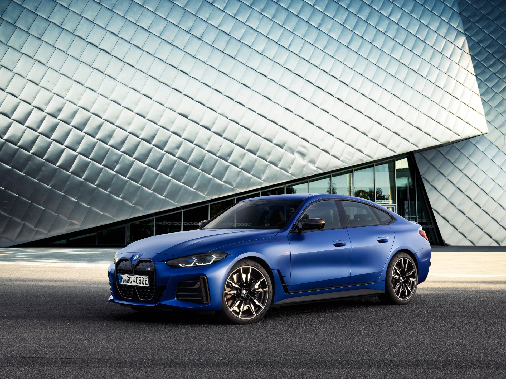 download-electric-car-bmw-car-vehicle-bmw-i4-4k-ultra-hd-wallpaper