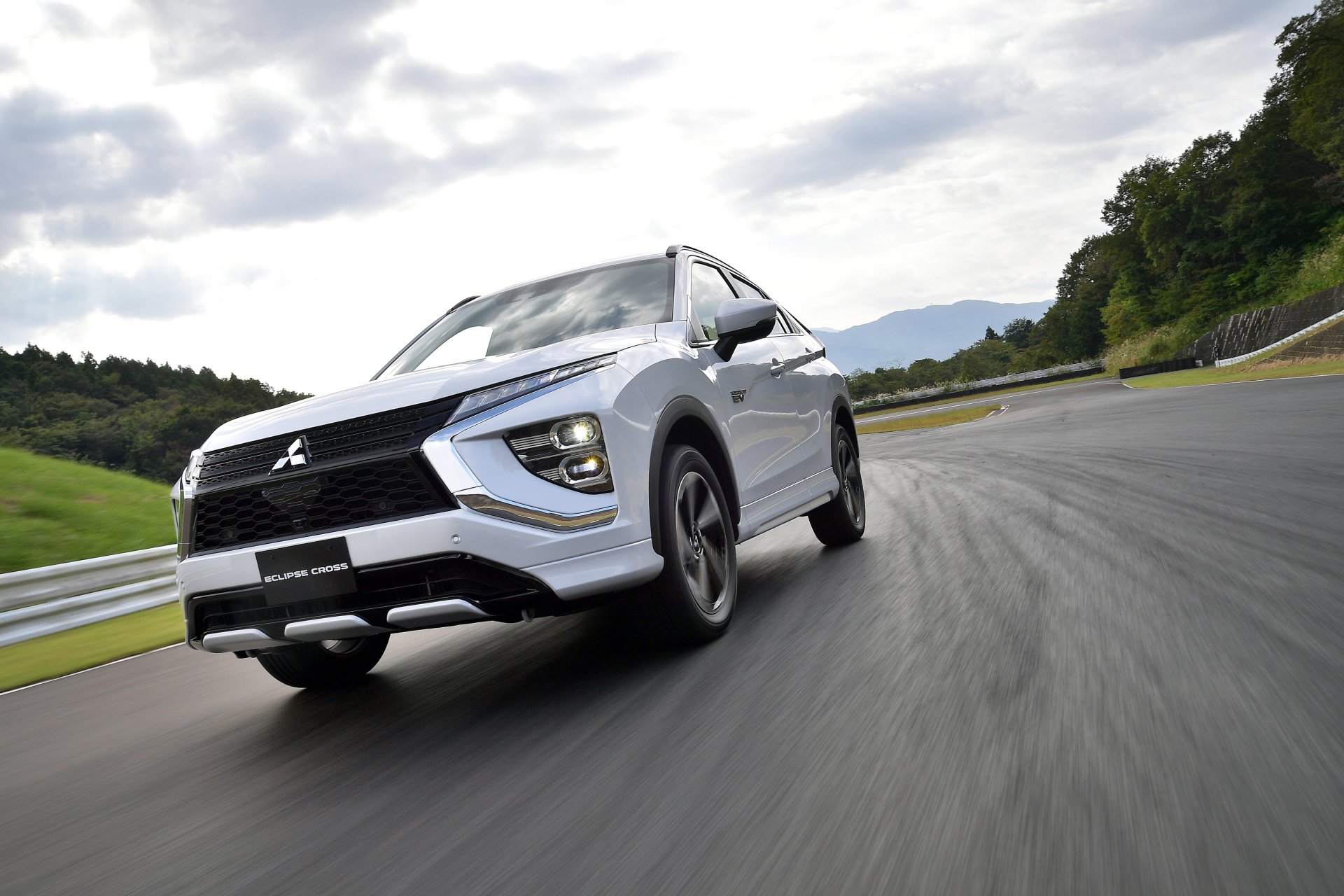 Download SUV Vehicle Mitsubishi Eclipse Cross 4k Ultra HD Wallpaper