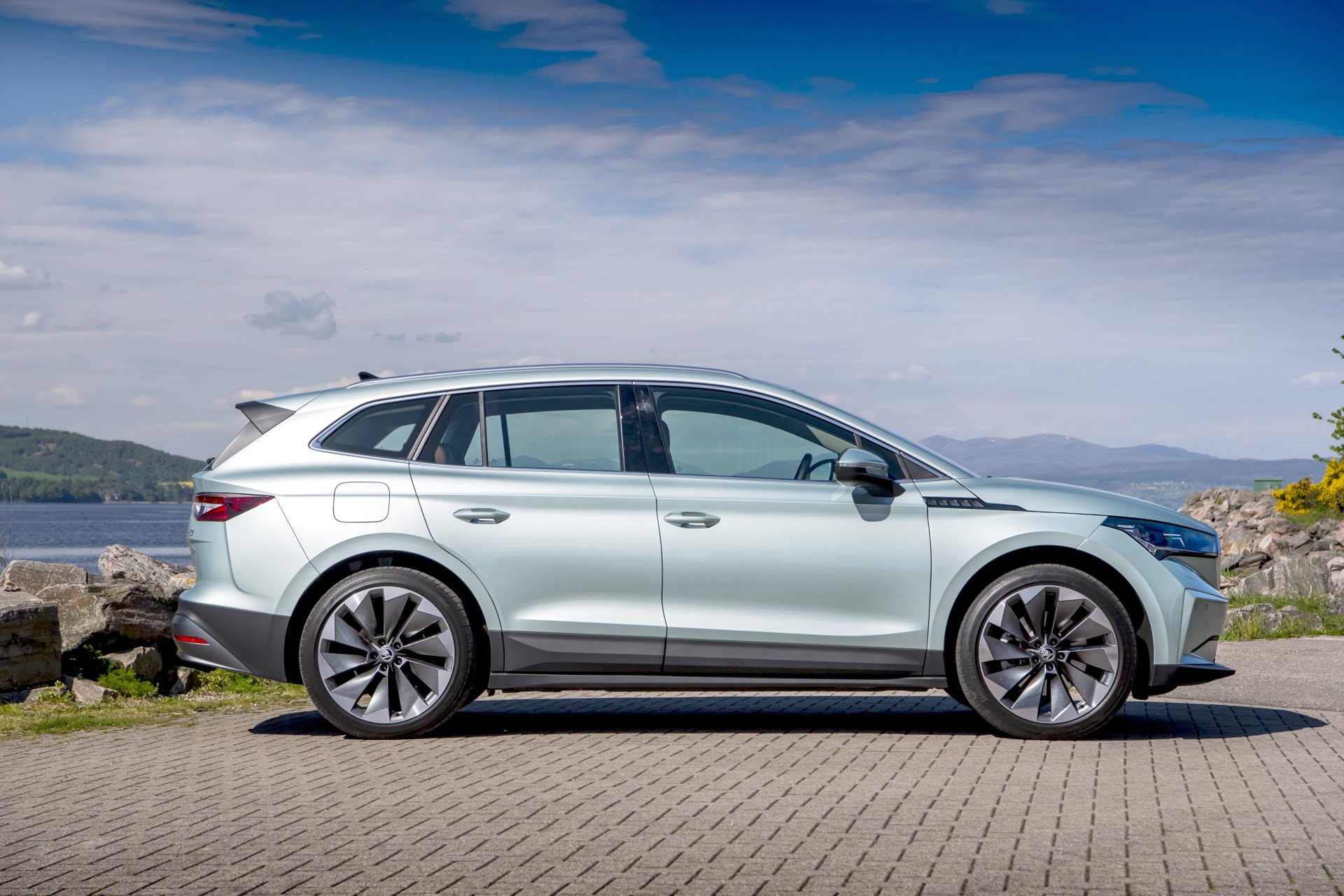 Download Electric Car SUV Vehicle Skoda Enyaq IV 80 4k Ultra HD Wallpaper