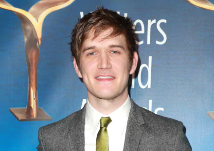 Celebrity Bo Burnham HD Desktop Wallpaper | Background Image