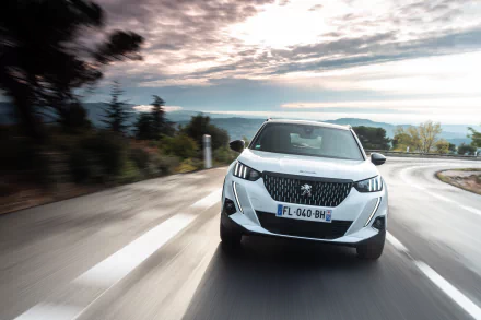  White 2019 Peugeot 2008 GT Line