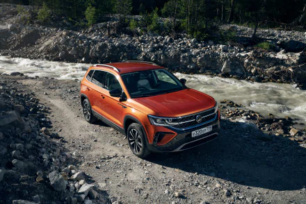  Orange 2021 Volkswagen Taos "JOY!" 4MOTION