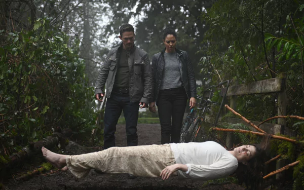 Finola Jones Riann Steele Bryan Beneventi Jonathan Tucker TV Show debris HD Desktop Wallpaper | Background Image