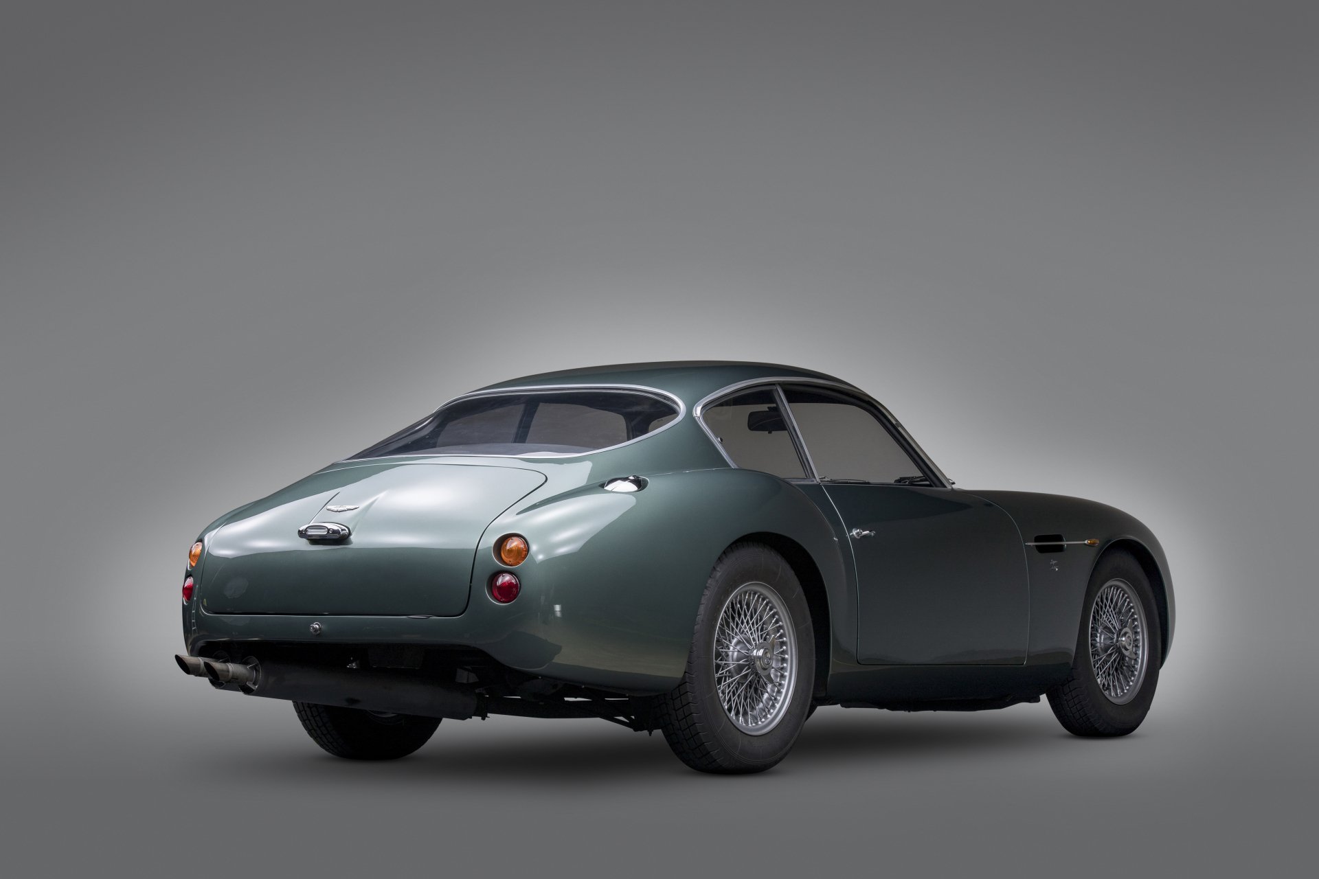 Download Vehicle Aston Martin DB4 4k Ultra HD Wallpaper