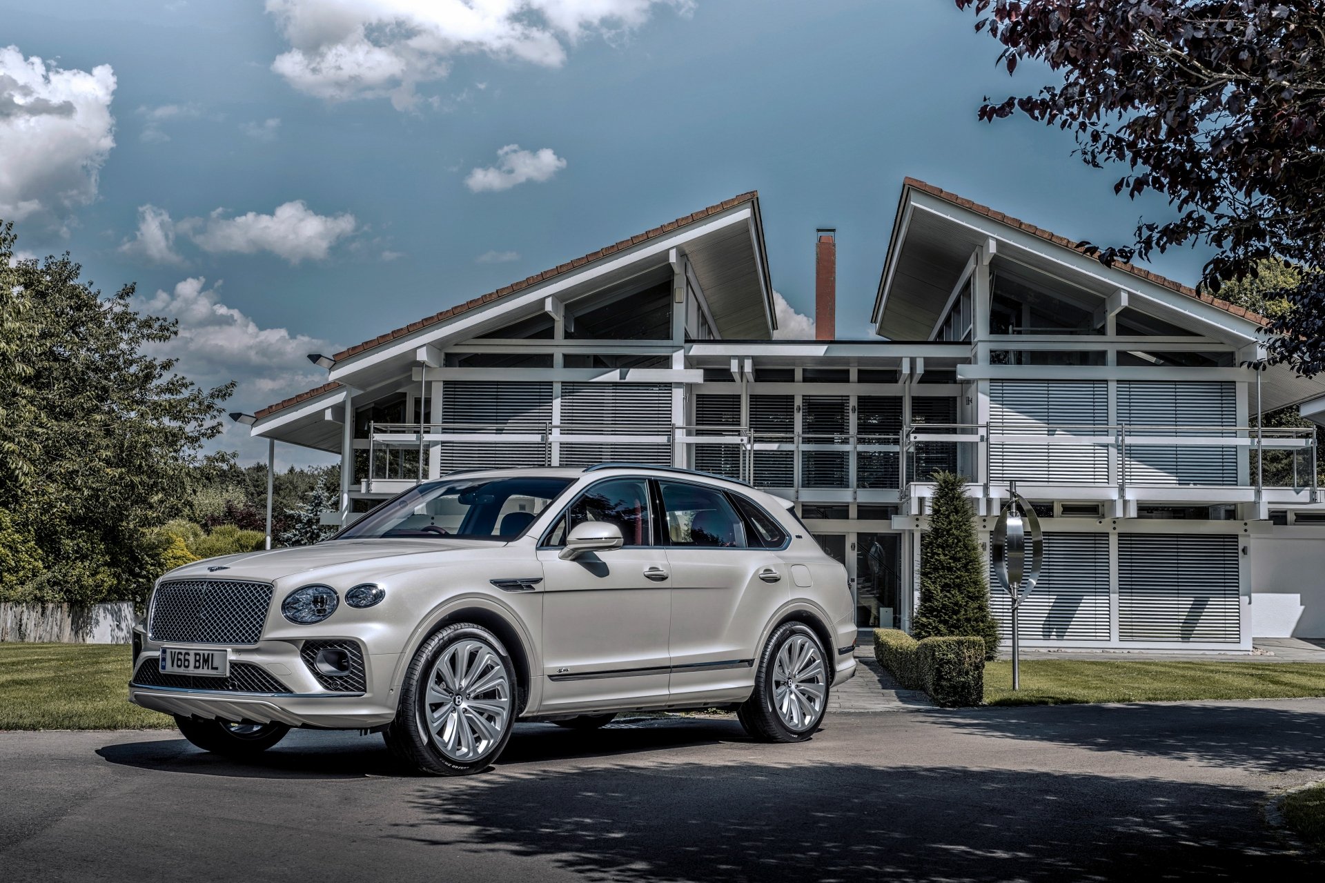 Download SUV Bentley Bentayga Vehicle Bentley Bentayga Hybrid 4k Ultra HD Wallpaper
