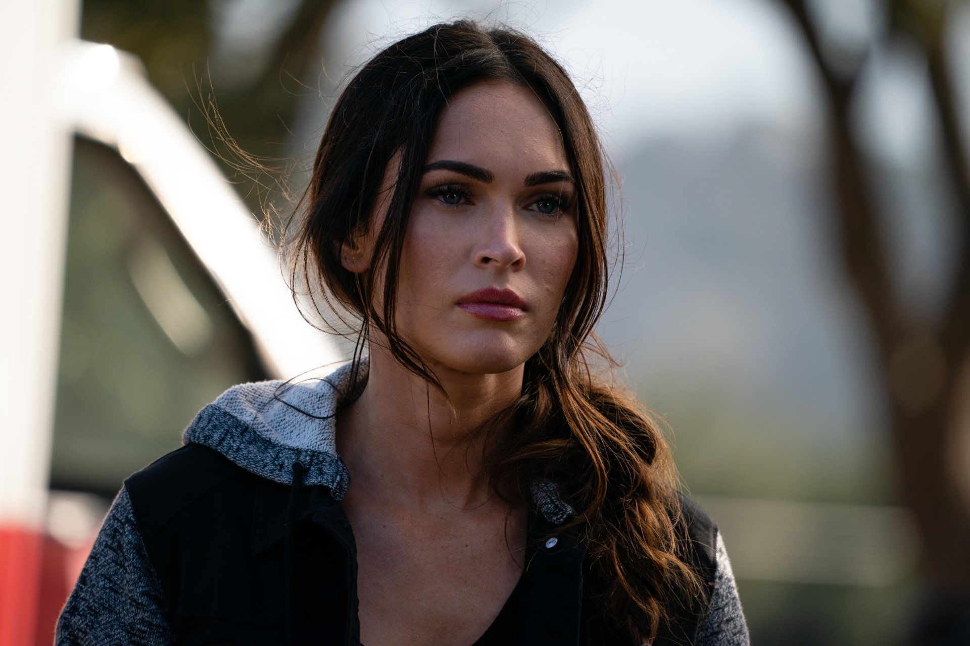 Download Megan Fox Movie Midnight In The Switchgrass 4k Ultra HD Wallpaper