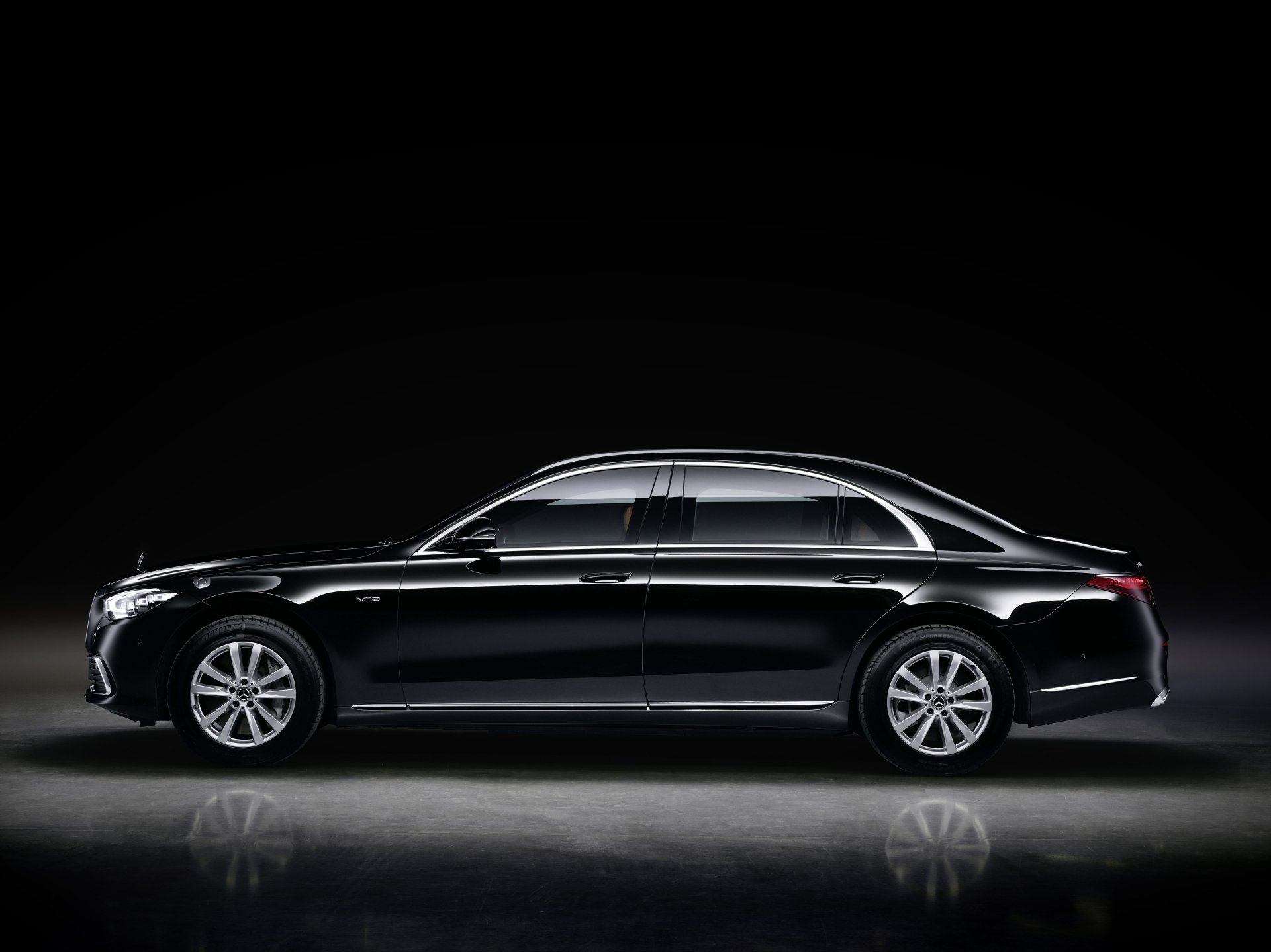 Download Vehicle Mercedes-Benz S-Class 4k Ultra HD Wallpaper