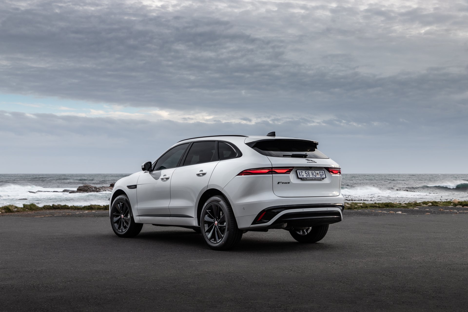 Download SUV Vehicle Jaguar F-PACE 4k Ultra HD Wallpaper