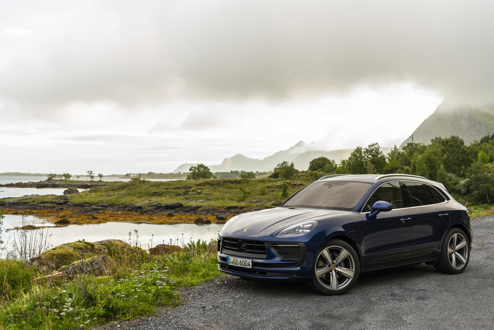 Download SUV Vehicle Porsche Macan 8k Ultra HD Wallpaper