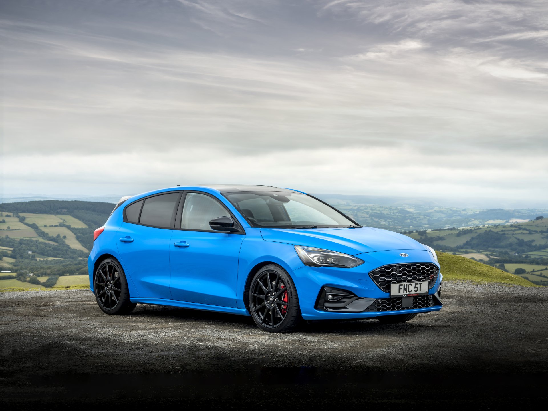 Download Ford Focus St Line Vehicle Ford Focus St K Ultra Hd Wallpaper