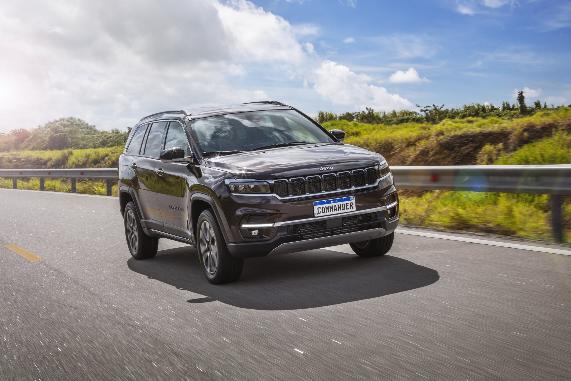 Download Vehicle Jeep Commander 8k Ultra HD Wallpaper