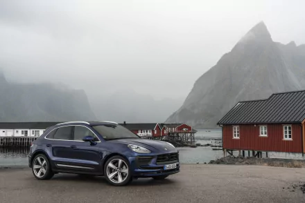  Blue Porsche Macan (95B)