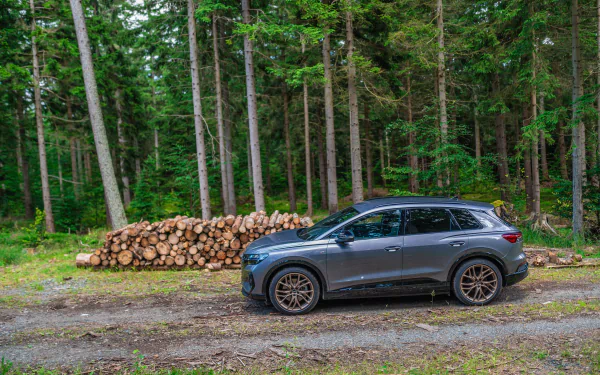  Audi Q4 40 e-tron S line quattro "Edition One"