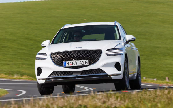  White Genesis GV70 2.5T