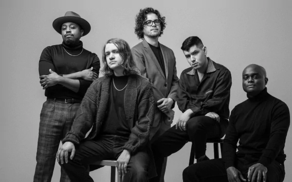 Black and white HD desktop wallpaper featuring the band Durand Jones & The Indications posing for a group portrait.