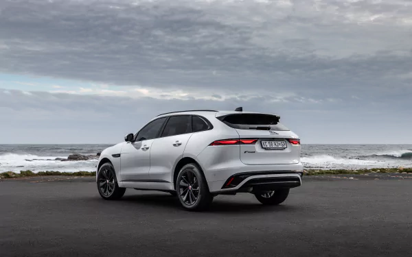  Jaguar F-Pace D300 R-Dynamic Black Pack