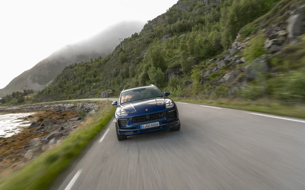  Blue Porsche Macan (95B)