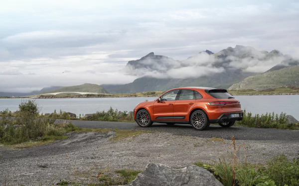  Orange Porsche Macan S (95B)