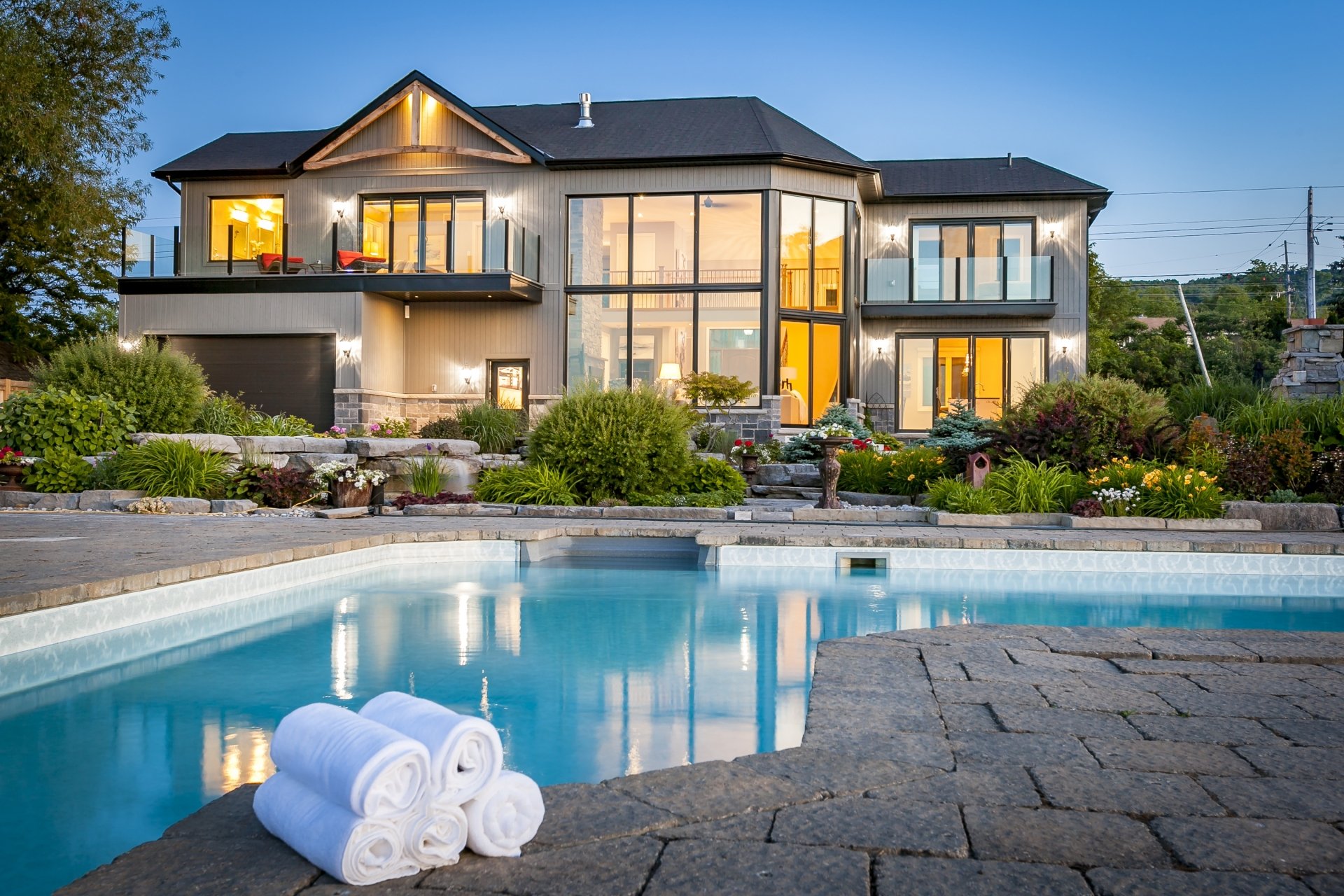 Download Pool Man Made Villa HD Wallpaper